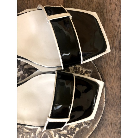 Vinci Black and White Block Heel Sandal - Picture 4 of 5